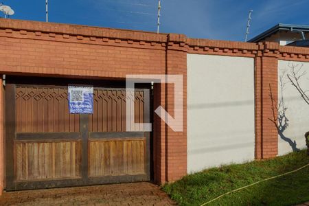 Casa à venda com 370m², 4 quartos e 3 vagasFachada e Plaquinha