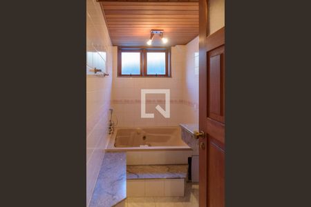 Casa à venda com 370m², 4 quartos e 3 vagasSalão de Festas- Banheiro