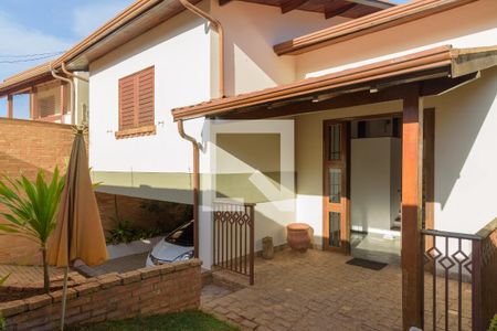 Casa à venda com 370m², 4 quartos e 3 vagasFachada