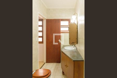 Casa à venda com 370m², 4 quartos e 3 vagasBanheiro da Suíte 1