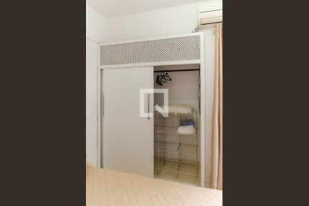 Apartamento para alugar com 35m², 1 quarto e 1 vagaQuarto - Armários