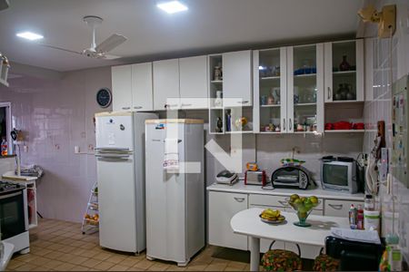 Apartamento à venda com 174m², 4 quartos e 3 vagas Apartamento à venda com 174m², 4 quartos e 3 vagascozinha