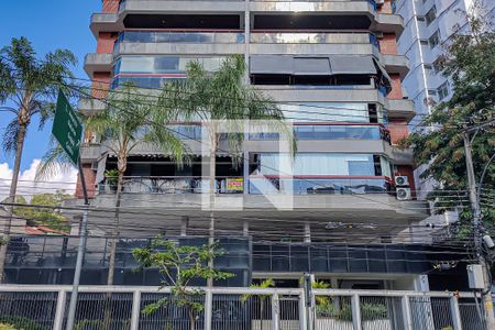 Apartamento à venda com 174m², 4 quartos e 3 vagas Apartamento à venda com 174m², 4 quartos e 3 vagasFachada e portaria