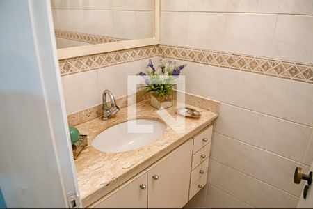 Apartamento à venda com 174m², 4 quartos e 3 vagas Apartamento à venda com 174m², 4 quartos e 3 vagaslavabo