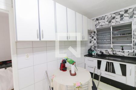 Casa à venda com 40m², 2 quartos e 2 vagas Casa à venda com 40m², 2 quartos e 2 vagasCozinha