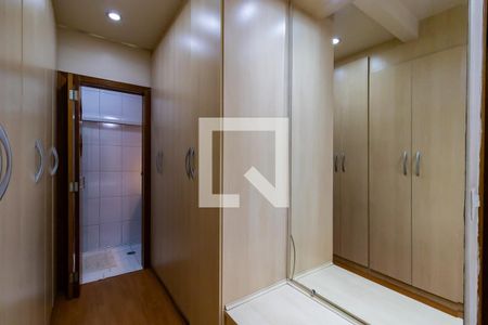 Casa à venda com 220m², 3 quartos e 3 vagasCloset da Suíte