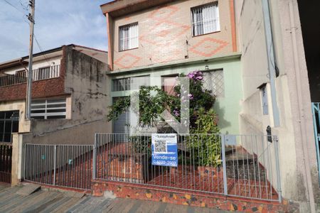 Casa à venda com 220m², 3 quartos e 2 vagasFachada