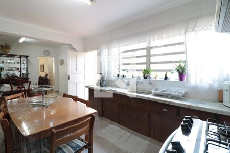 Casa à venda com 220m², 3 quartos e 2 vagasCozinha 