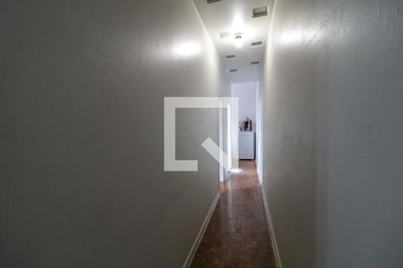 Casa à venda com 220m², 3 quartos e 2 vagasCorredor