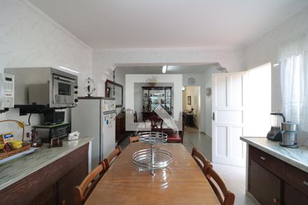 Casa à venda com 220m², 3 quartos e 2 vagasCozinha 