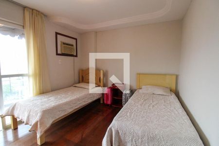 Apartamento à venda com 210m², 3 quartos e 2 vagas Apartamento à venda com 210m², 3 quartos e 2 vagasSuíte 2