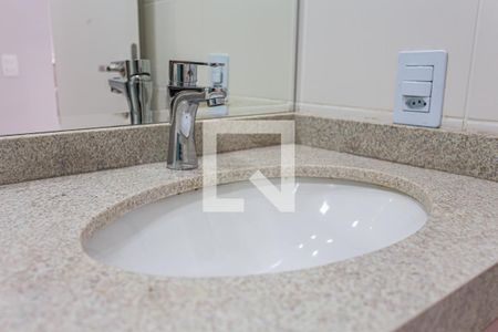 Apartamento à venda com 57m², 3 quartos e 1 vagaDetalhe do banheiro