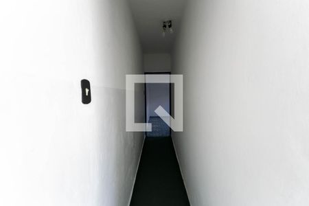 Corredor de casa para alugar com 2 quartos, 70m² em Parque das Paineiras, São Paulo