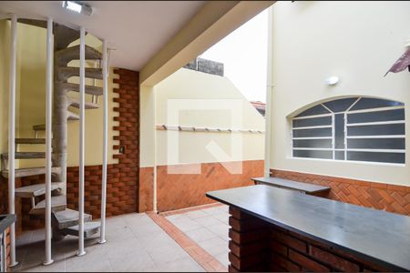 Casa à venda com 184m², 4 quartos e 2 vagasChurrasqueira - Quintal 