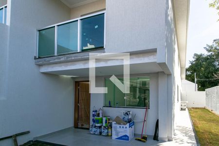 Casa à venda com 120m², 3 quartos e 3 vagas Casa à venda com 120m², 3 quartos e 3 vagasFachada e Garagem