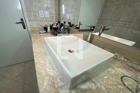 Apartamento à venda com 235m², 3 quartos e 1 vagaBanheiro 3