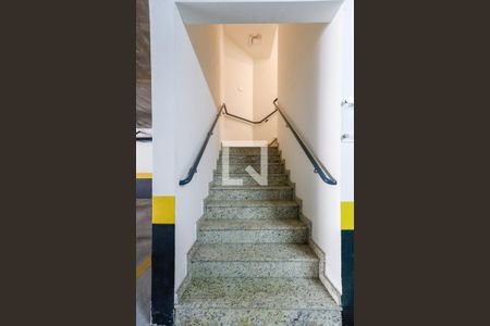 Apartamento à venda com 56m², 2 quartos e 1 vaga Apartamento à venda com 56m², 2 quartos e 1 vagaÁrea Comum - Escada Entrada