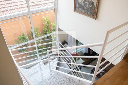 Casa à venda com 142m², 4 quartos e 4 vagas Casa à venda com 142m², 4 quartos e 4 vagashall escadas