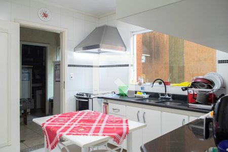 Casa à venda com 142m², 4 quartos e 4 vagas Casa à venda com 142m², 4 quartos e 4 vagasCozinha