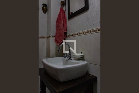 Casa de condomínio à venda com 117m², 3 quartos e 2 vagasLavabo