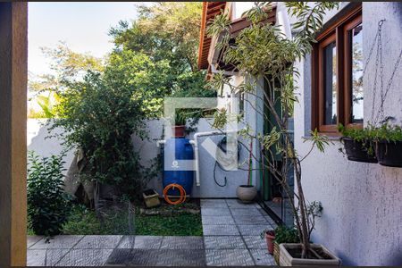 Casa de condomínio à venda com 117m², 3 quartos e 2 vagasQuintal