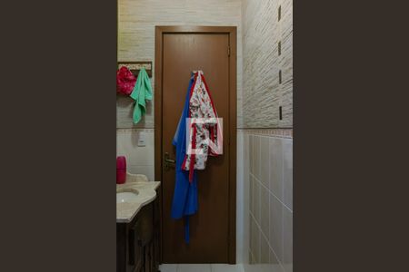 Casa de condomínio à venda com 117m², 3 quartos e 2 vagasBanheiro