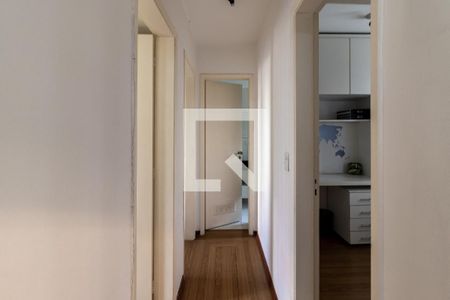 Corredor quartos de apartamento para alugar com 2 quartos, 66m² em Indianópolis, São Paulo