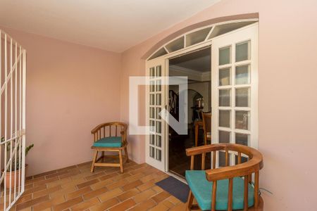 Casa à venda com 280m², 3 quartos e 2 vagas Casa à venda com 280m², 3 quartos e 2 vagasvaranda