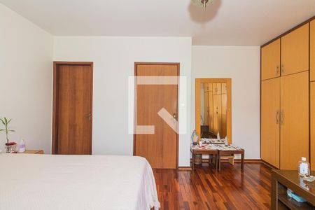 Casa à venda com 222m², 3 quartos e 3 vagasSuíte