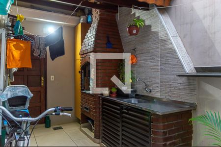 Casa à venda com 145m², 3 quartos e 2 vagas Casa à venda com 145m², 3 quartos e 2 vagasChurrasqueira