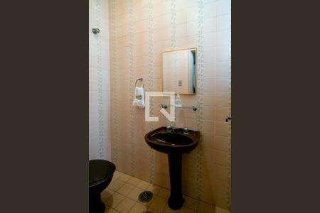 Casa à venda com 500m², 3 quartos e 4 vagas Casa à venda com 500m², 3 quartos e 4 vagasLavabo