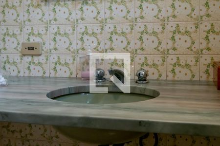 Casa à venda com 500m², 3 quartos e 4 vagas Casa à venda com 500m², 3 quartos e 4 vagasBanheiro Social