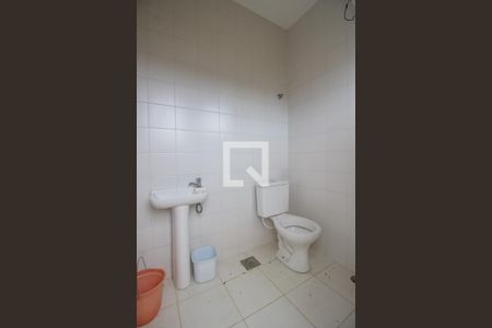 Casa de condomínio à venda com 120m², 4 quartos e 3 vagasBanheiro de Serviço