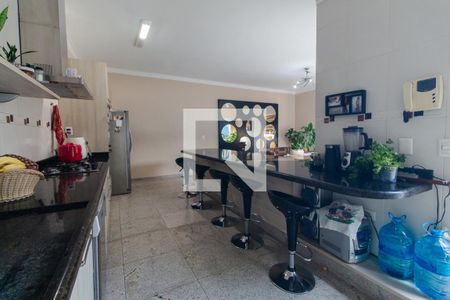 Casa à venda com 168m², 6 quartos e 4 vagas Casa à venda com 168m², 6 quartos e 4 vagasCozinha