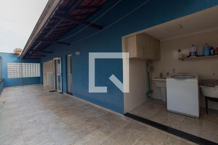 Casa à venda com 168m², 6 quartos e 4 vagas Casa à venda com 168m², 6 quartos e 4 vagasÁrea de serviço e Área de lazer
