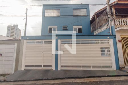 Casa à venda com 168m², 6 quartos e 4 vagas Casa à venda com 168m², 6 quartos e 4 vagasFachada