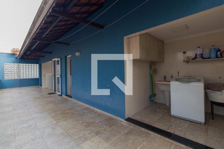 Casa à venda com 168m², 6 quartos e 4 vagas Casa à venda com 168m², 6 quartos e 4 vagasÁrea de serviço e Área de lazer