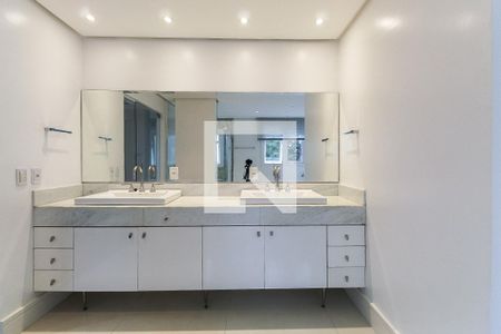 Casa à venda com 389m², 3 quartos e 4 vagasBanheiro da suíte