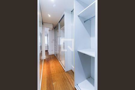 Casa à venda com 389m², 3 quartos e 4 vagasCloset da suíte