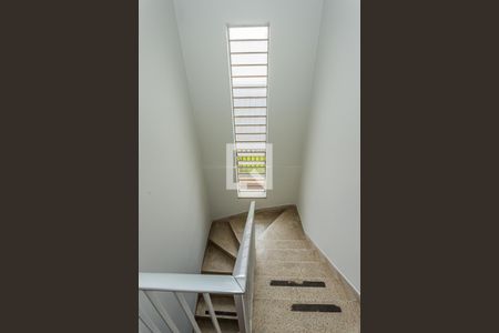 Casa à venda com 200m², 3 quartos e 2 vagasEscada