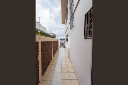 Casa à venda com 200m², 3 quartos e 2 vagasCorredor externo