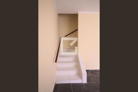 Escada de casa para alugar com 4 quartos, 120m² em Vila Ester (zona Norte), São Paulo