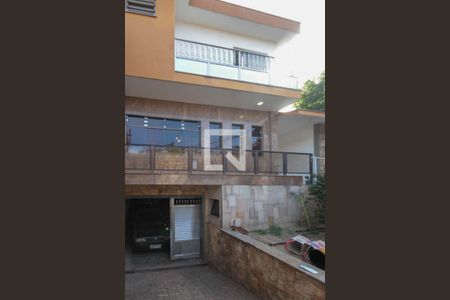 Casa à venda com 315m², 3 quartos e 7 vagas Casa à venda com 315m², 3 quartos e 7 vagasfrente da casa