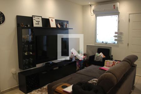 Sala de Estar de casa de condomínio para alugar com 4 quartos, 168m² em Jardim Rebelato, Cotia