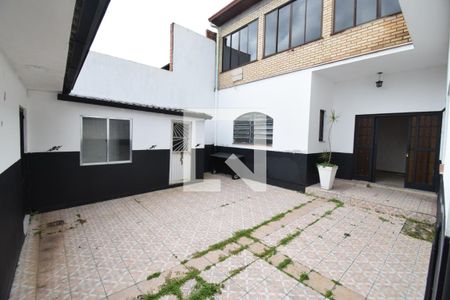 Casa para alugar com 416m², 4 quartos e 4 vagasQuintal