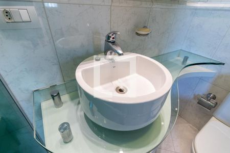 Apartamento à venda com 79m², 2 quartos e 2 vagasBanheiro da Suíte