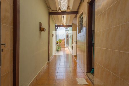 Casa à venda com 150m², 2 quartos e 2 vagas Casa à venda com 150m², 2 quartos e 2 vagasCorredor lateral