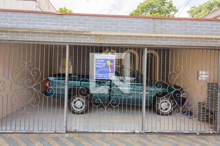 Casa à venda com 150m², 2 quartos e 2 vagas Casa à venda com 150m², 2 quartos e 2 vagasFachada