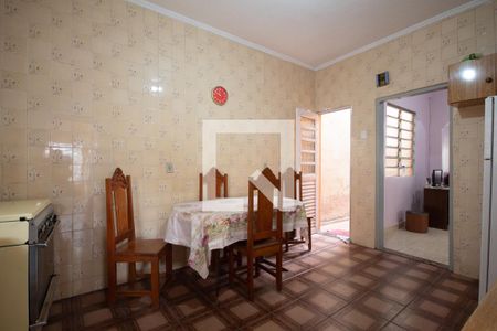 Casa à venda com 310m², 3 quartos e 4 vagas Casa à venda com 310m², 3 quartos e 4 vagasCozinha