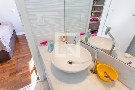 Apartamento à venda com 171m², 4 quartos e 2 vagasPia do Banheiro da Suíte